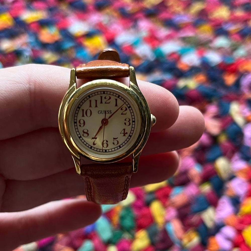 VINTAGE GUESS WATCH ROUND GOLD BEZEL LEATHER BAND STRAP